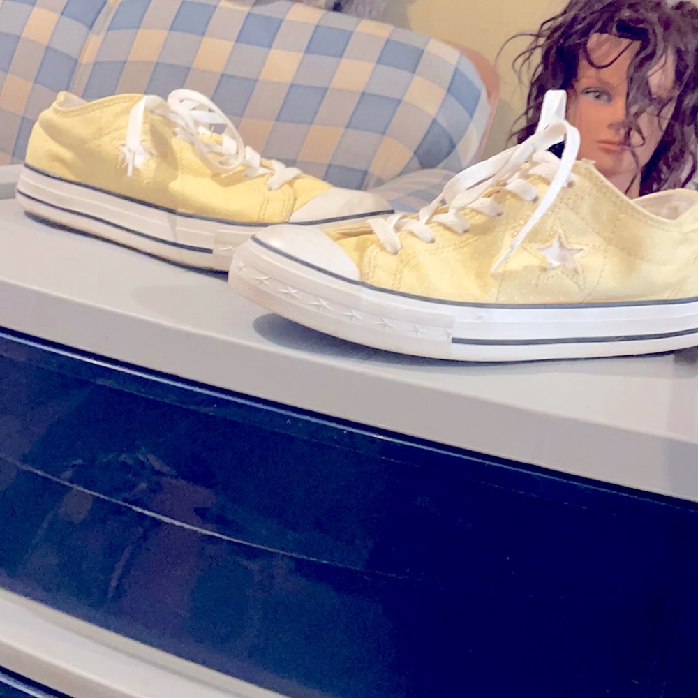 Yellow white polka dot converse size 8 1/2